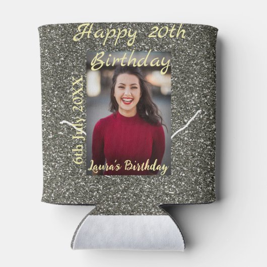 シルバーグリッター写真20th誕生日の追加の名前の日付 缶クーラー (裏面)