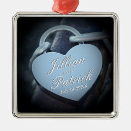 シルバーグレーの南京錠の鎖の恋人たち メタルオーナメント