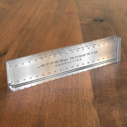 シルバーグレーの金属ブラシ仕上げアルミテクスチャ デスクネームプレート (側面)