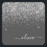 シルバーグレー ガーリー グリッター スパークル モノグラム ネーム スクエアシール<br><div class="desc">シルバーとグレーのスパークルグリッター ブラシ仕上げのメタリックモノグラムネームペーパー パーティーシール 住所ラベル。豪華で洗練されたスタイルが好きな人への、スイート16の誕生日、結婚式、ブライズシャワー、結婚記念日、ベビーシャワー、バチェロレッテパーティーのギフトに最適。</div>