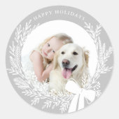 シルバーグレー&ホワイトクリスマスリース写真 ラウンドシール (正面)