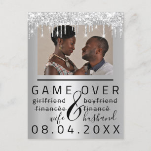 シルバーグレー ユニーク おふざけ Save The Date カップル写真 ポストカード