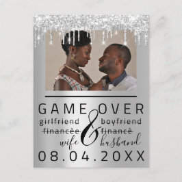 シルバーグレー ユニーク おふざけ Save The Date カップル写真 ポストカード