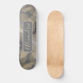 シルバースケーお洒落テボにシックパーソナライズされたな羽毛 スケートボード (正面)