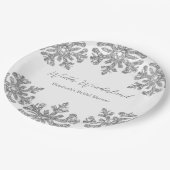 シルバースノーフレークの冬のブライダルシャワー ペーパープレート (アングル)