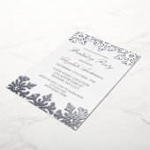 シルバースノーフレークウィンター誕生日 箔招待状 (回転した状態)