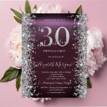 シルバースパークルダイヤモンドBurgundy 30th Birthday 招待状<br><div class="desc">銀のエレガントダイヤモンドが燃え立つ金属色の背景に浮かんでいる。あなたの名前と一緒にカスタマイズできる美しい招待。「カスタマイズ」ボタンを選択して、フォントのスタイル、色、サイズを変更する。</div>