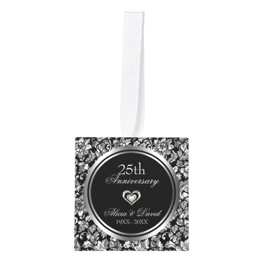 シルバーダマスクとハート – シルバー記念日 キューブオーナメント (正面)