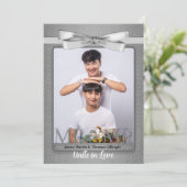 シルバーダマスクゲイ2つのグルームフォト結婚ズ 招待状 (スタンド正面)