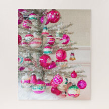 シルバーティンセルツリーとヴィンテージクリスマスオーナメント