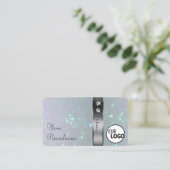 シルバーデコールライトブルーパールグリッターロゴジュエリー 名刺 (スタンド正面)