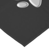 シルバードッグポーズブラック背景プリントパターン ショートテーブルランナー (コーナー)