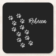 シルバードッグポーズブラック背景プリントパターン