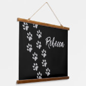 シルバードッグポーズブラック背景プリントパターン 吊り下げ型タペストリー (傾斜あり)