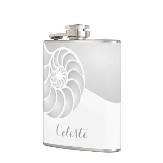 シルバーナウティラスカスタムシェルとモノグラム フラスク (左)