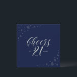 シルバーネイビーブルー応援21st誕生日パーティースクエア 招待状<br><div class="desc">21歳祝の誕生日パーティの招待状でスタイリッシュお休みしよう。このデザインは、シックなシルバータイポグラフィとダークネイビーの青い背景に輝くグラフィックを備えている。文字カスタマイズと背景色を指定できる。マッチング招待状とパーティー用品は私のショップBaraBomDesignで利用可能。</div>