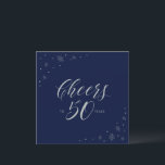 シルバーネイビーブルー応援50thバースデーパーティースクエア 招待状<br><div class="desc">この50歳祝のバースデスタイリッシュィアの招待で特別な日を過ごそう。このデザインは、シックなシルバータイポグラフィ"応援から50年"とダークネイビーブルーの背景に輝くグラフィックを備えている。文字カスタマイズと背景色を指定できる。マッチング招待状とパーティー用品は私のショップBaraBomDesignで利用可能。</div>