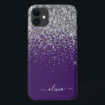 シルバーパープルグリッターガーリーモノグラム名 iPhone 11 ケース<br><div class="desc">銀と紫の輝きと滴フェイク滴のグリッターブラシ仕上げ金属モノグラムの名前とイニシャル電話。これは、最高の甘い16歳の誕生日、結婚ブライダルシャワー、記念日、赤ちゃんシャワーまたはバチェロレッテギフトを作る誰かがグラームの豪華さとシックなスタイルを愛する。</div>