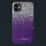 シルバーパープルグリッターガーリーモノグラム名 iPhone 11 ケース<br><div class="desc">銀と紫の輝きと滴フェイク滴のグリッターブラシ仕上げ金属モノグラムの名前とイニシャル電話。これは、最高の甘い16歳の誕生日、結婚ブライダルシャワー、記念日、赤ちゃんシャワーまたはバチェロレッテギフトを作る誰かがグラームの豪華さとシックなスタイルを愛する。</div>