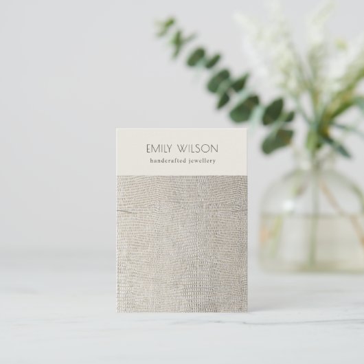 シルバーパールレザーテクスチャバンドネックレスディスプレイ 名刺 (スタンド正面)