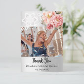 シルバーピンクの花柄レースのウェディングシャワーの写真 サンキューカード (スタンド正面)