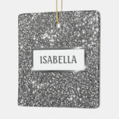 シルバーフェイクグリッターテクスチャルック&名前をカスタムする セラミックオーナメント (左)