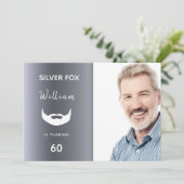 シルバーフォックスの誕生日パーティー オーダーメイド フォト メンズ モダン 招待状 (スタンド正面)