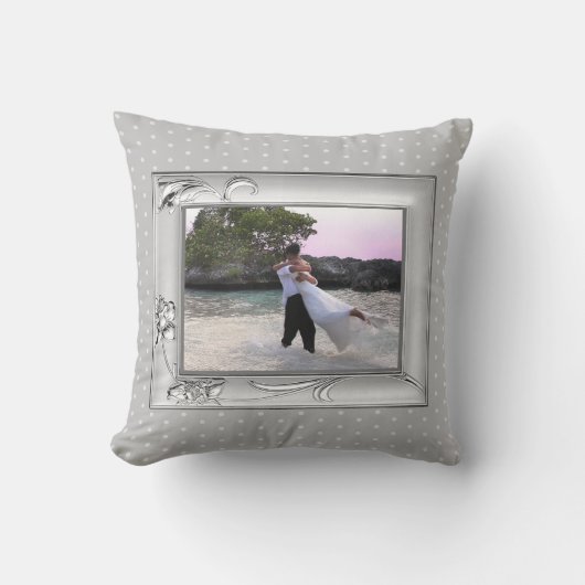 シルバーフレーム灰色のドットカスタム写真 クッション (正面)