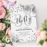 シルバーフローラグリッター30th Birthday Script 招待状<br><div class="desc">Glam Silverフローラエレガントグリッター30th Birthday Scriptの招待状テンプレートは、花の配置、グリッター紙吹雪、およびモダンタイポグラフィスクリプト。</div>