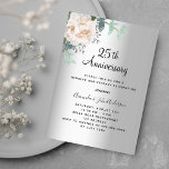 シルバーフローラ高級結婚25周年 招待状<br><div class="desc">銀フェイク色の背景。白い飾フローラと牡丹の花と緑の水色のユーカリの緑。名前と詳細のカスタマイズと追加</div>