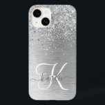 シルバーブラッシュメタルグリッターモノグラム名 Case-Mate iPhone 14ケース<br><div class="desc">シルバーブラシ仕上げメタリックの背景に銀のかわいらしグリッターを搭載したトレンディーシックなきらめく電話ケースデザインを簡単にパーソナライズ。</div>
