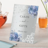 シルバーブルーの花模様レースカードのギフトサイン 台座サイン (インサイチュ)