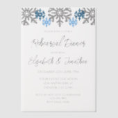 シルバーブルースノーフレークスウィンターリハーサルディナー ベラム紙招待状 (正面)