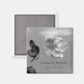 シルバーホワイトのバラ日付を保存 マグネット (正面/裏面)