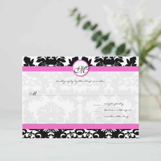 シルバーメタリックのピンクとブラックの結婚ダマスク 出欠カード (スタンド正面)