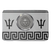 シルバーメドゥーサ、ギリシャ語鍵、トライデントグレー バスマット (正面)