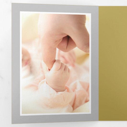 シルバーモダン&金ゴールド6フォトコラージュベビー誕生 三つ折り案内状 (内部最初)