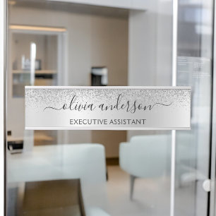 シルバーモノグラムグリッタースパークルガーリースクリプト サインプレート