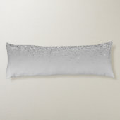 シルバーモノグラムグリッタースパークルガーリースクリプト ボディピロー (裏面)