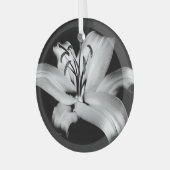 シルバーリリー：モノクロフローラエレガンス。 ガラスオーナメント (正面左)