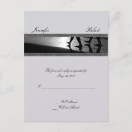 シルバーレスポンスカードのロマンチックな散歩モノグラム インビテーションポストカード