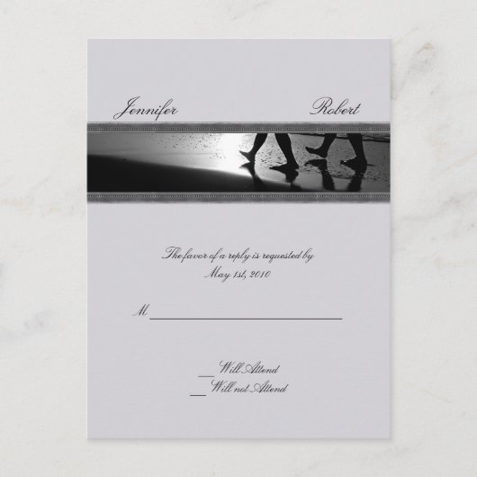 シルバーレスポンスカードのロマンチックな散歩モノグラム インビテーションポストカード (正面)