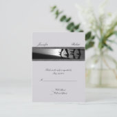 シルバーレスポンスカードのロマンチックな散歩モノグラム インビテーションポストカード (スタンド正面)