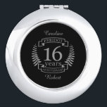 シルバー伝統的結婚の16周年<br><div class="desc">16年の祝結婚のデザイン。このデザインは、黒い背景にグレー伝統的/シルバー(色)のローレルデザインを持っている。シルバーウェアは伝統的この大事な行事の贈り物だ。文字読シルバー16周年。結婚16年目祝のロマンチックなデザイン。このもしデザインの救済下に連絡頼カスタマイズ、彼らはこの文字の下にあるデザイナーのボタンです。</div>