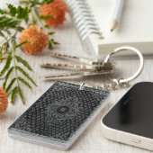 シルバー装飾品とMonogram Keychain付き キーホルダー (正面右)