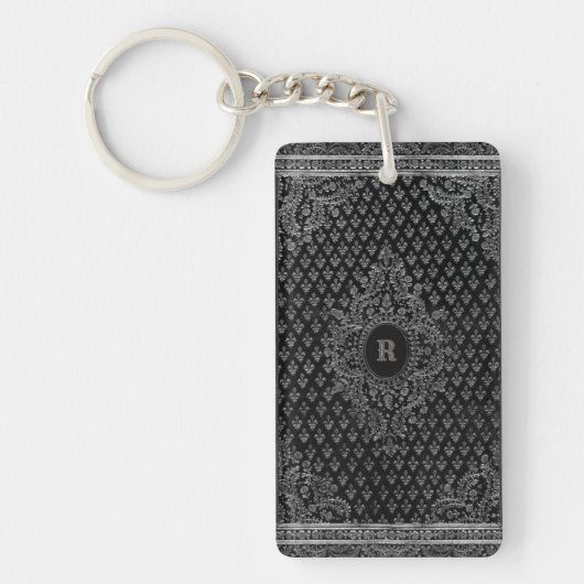 シルバー装飾品とMonogram Keychain付き キーホルダー (正面)