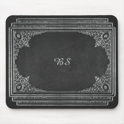 シルバー装飾品オンブラックイニシャル マウスパッド (正面)