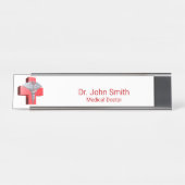 シルバー3Dカドゥセウス医療クロスレッド デスクネームプレート (正面)