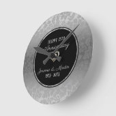 シルバー グラデーション ダマスク パターン 記念日   ラウンド壁時計 (傾斜)