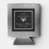 シルバー・ダマスクとハート結婚ズの記念日 缶クーラー (正面)